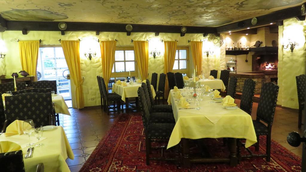 Park Hotel Am Schloss Ettringen  Esterno foto